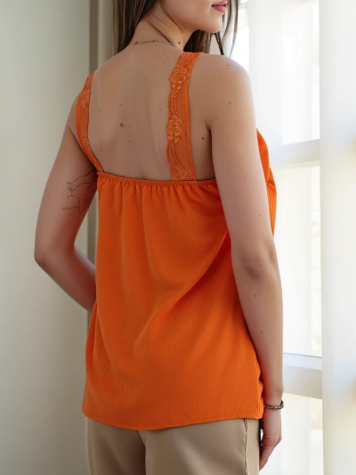 Royalfashion Ženska bluzka z čipkastimi naramnicami