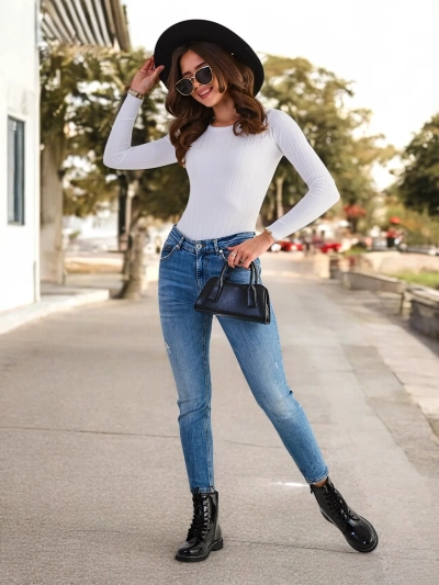 Royalfashion Sweter damski z okrągłym dekoltem w kolorze białym