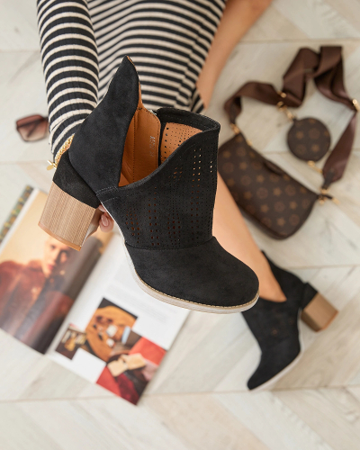 Royalfashion Aglutani škornji z naramnicami v črni barvi Revivela