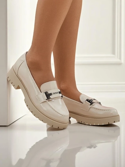 Ženski loafers Atena bež z ravno peto iz ekološkega usnja