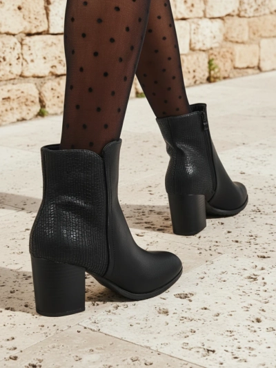 Ġar-Royalfashion Stivali tal-ġlekk għan-Nisa fuq poste Abinom