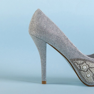 OUTLET Srebrne damskie błyszczące szpilki z cyrkoniami i perełkami Mira - Obuwie