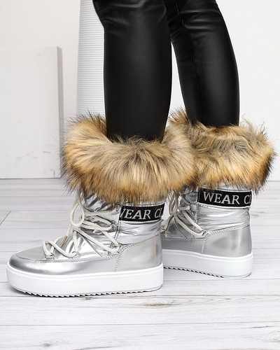 Royalfashion Damskie lakierowane buty a'la śniegowce w srebrnym kolorze Fursav