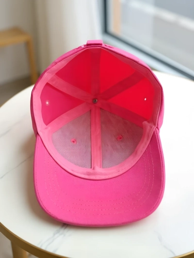 Royalfashion Mila ulična kapa s ščitnikom