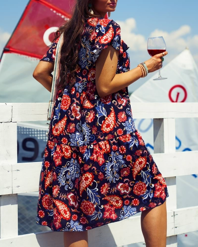 Royalfashion Granatowa damska sukienka z kolorowym kwiecistym wzorem