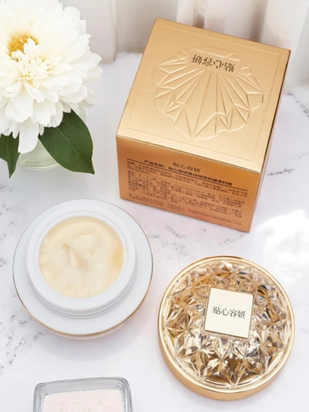 Proti-gubna in posvetlitvena krema za obraz