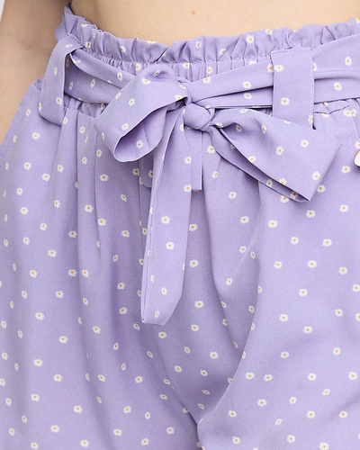 Royalfashion Fioletowe wzorzyste damskie materiałowe krótkie spodenki w kwiatki