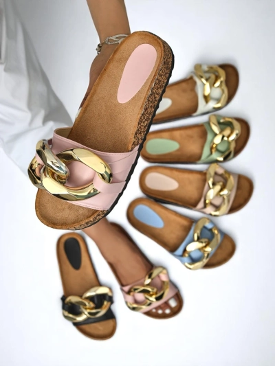 Ženski natikači Atalanta Royalfashion z verigo – svetlo roza eko usnje