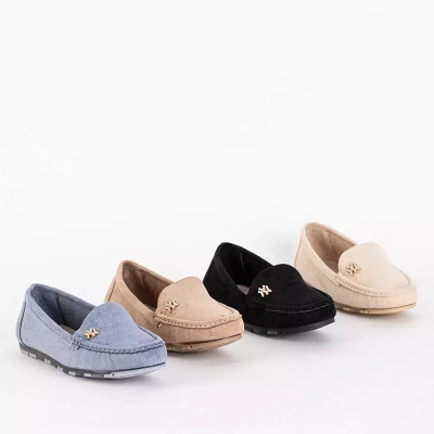 OUTLET Beżowe damskie eko-zamszowe mokasyny z ozdobą Pixila - Obuwie