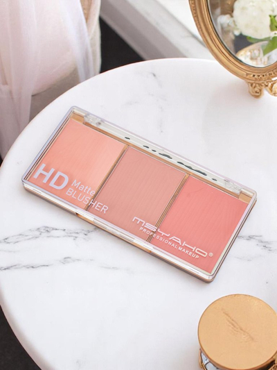 Paleta treh odtenkov mat rdečila za lica v barvi Terracotta Rose