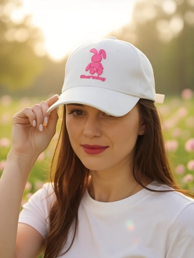 Royalfashion Čepka z našitkom Zajček Mežik