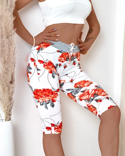 Royalfashion Kwiatowe spodenki damskie 3/4 w kolorze biało- czerwonym PLUS SIZE