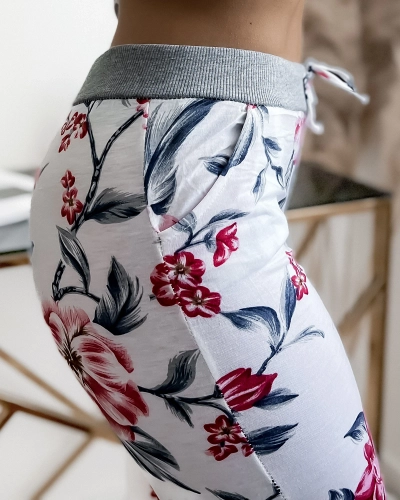 Royalfashion Biało- różowe spodenki damskie 3/4 z printem PLUS SIZE