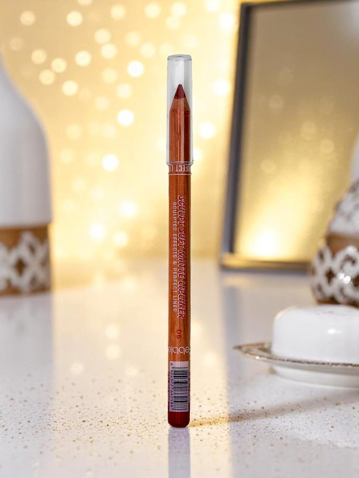 Šminka v koralno rdeči barvi