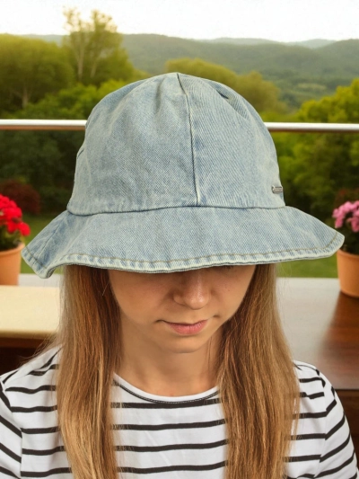 Ženski klobuk Demetra denim bucket hat – lahek poliestrski stil