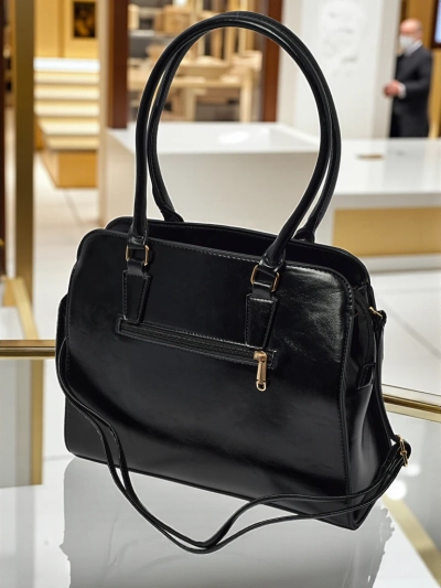 Ženska shopper torbica iz eko usnja z reliefom Iron Lace