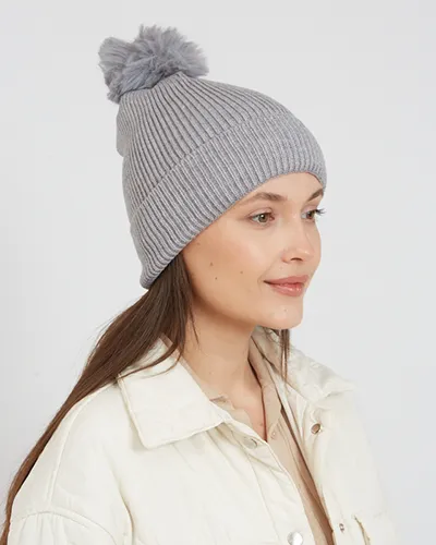 Royalfashion Ženska podložena kapa s pompomom