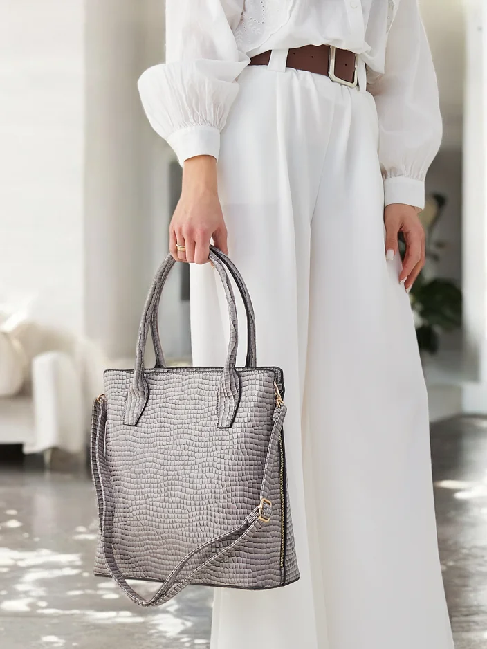 Royalfashion Lakirana ženska torbica z embosiranjem