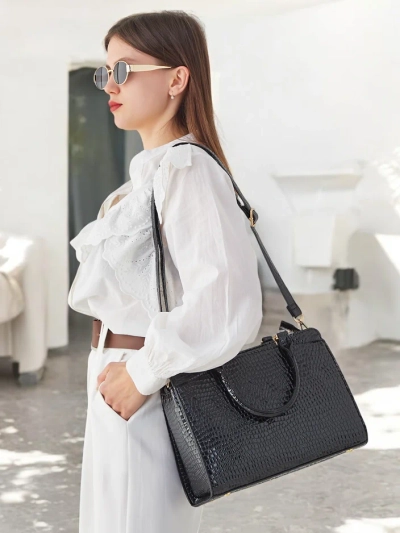 Royalfashion Elegantna ženska patentna torbica z embosiranjem