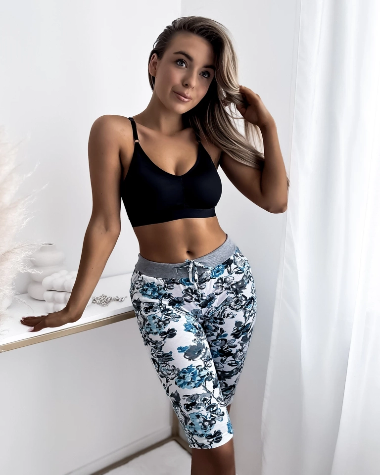 Royalfashion Ženske 3/4 kratke hlače v beli barvi z rožami PLUS SIZE