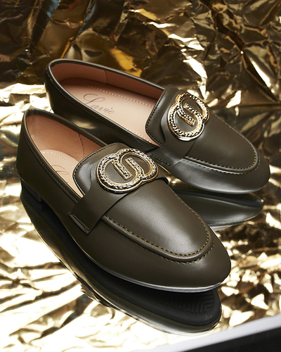 Royalfashion Ciemnozielone mokasyny damskie ze złotą ozdobą Uletta