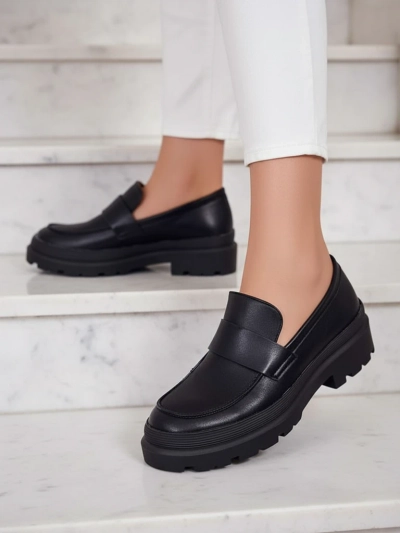 Elegante Nero – Ženski Čevlji iz Ekološkega Usnja