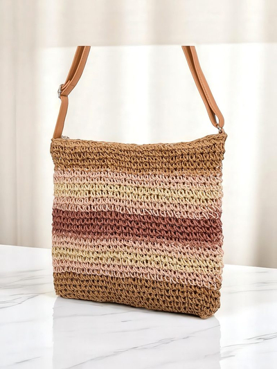 Royalfashion Majhna ženska torbica iz slame s črtastim vzorcem in okrasnim obeskom za ključe. 1 predal, žep, zadrga. Elegantna in lahka – popolna za poletje in sprehode! 87654321 <p>Vrnjeni izdelek mora imeti vse trajno pritrjene originalne etikete, še ve