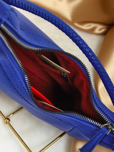 Royalfashion Malá dámska kabelka z ekologickej kože s ozdobným opaskom Lacquea