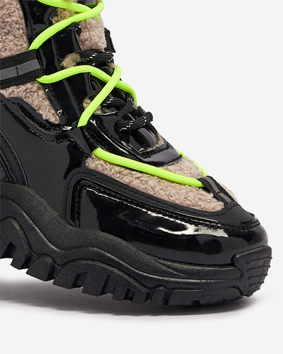 Royalfashion Czarne sportowe buty damskie z futerkiem i neonowymi żółtymi sznurówkami Adbo