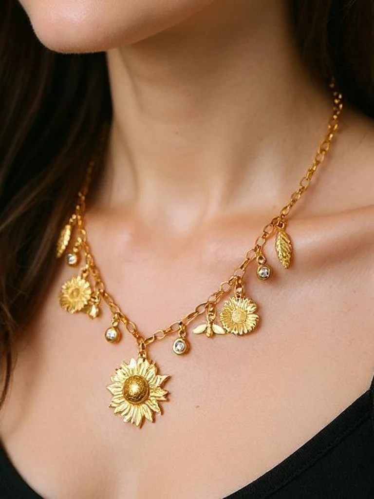 Ogrlica Aurelia Charis z obeski v boho stilu