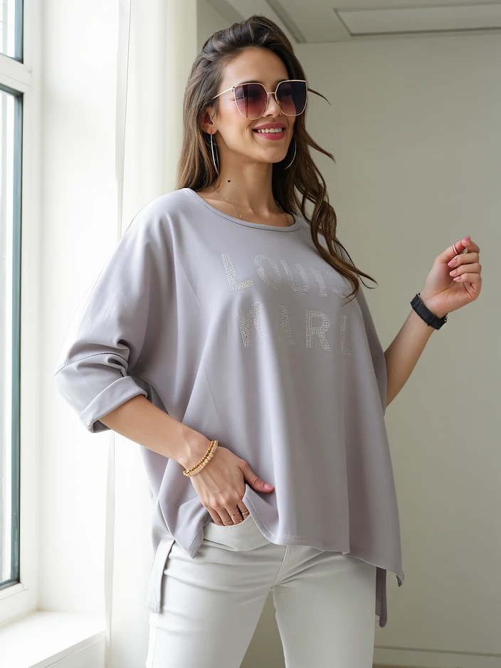 Royalfashion Ženska viskoza bluza z napisi iz kamenčkov