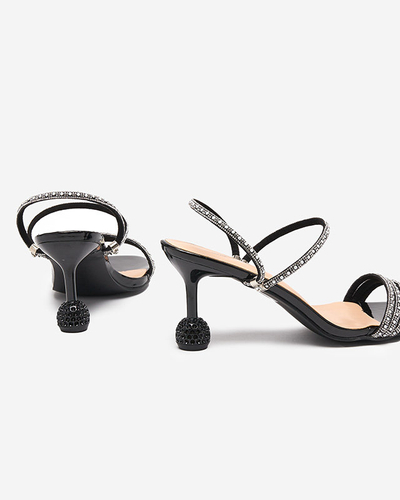 Royalfashion Czarne lakierowane klapki na niskim obcasie Lakopi