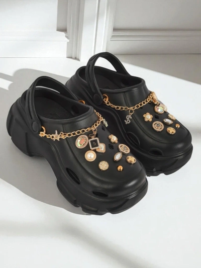 Aurelia Nero – stilski natikači z okraski in verižico, vzdržljivi