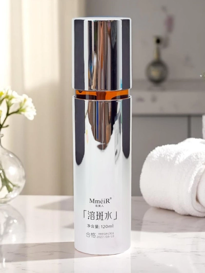 Posvetlitveni tonik za obraz zmanjšuje razbarvanje