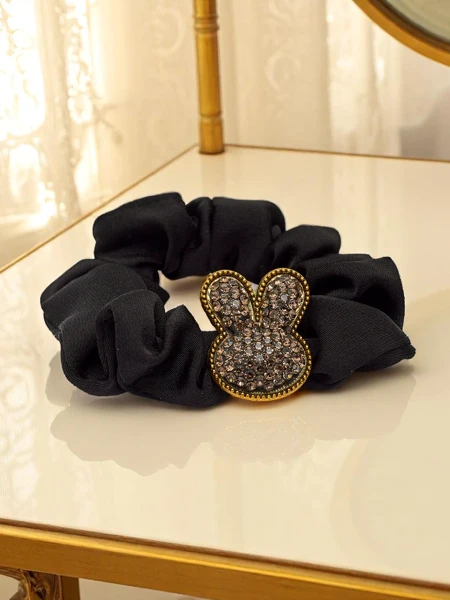 Royalfashion Elastika za lase z okrasnim zajčkom iz satena Bunny