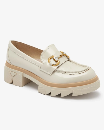 Royalfashion Lakierowane beżowe damskie mokasyny z kryształkami Inriw