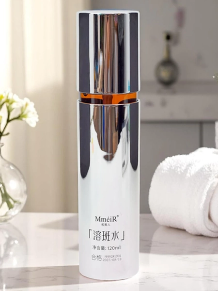 Posvetlitveni tonik za obraz zmanjšuje razbarvanje