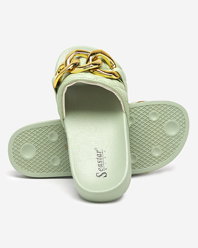 Royalfashion Zielone damskie pikowane klapki ze złotym łańcuszkiem Eteris