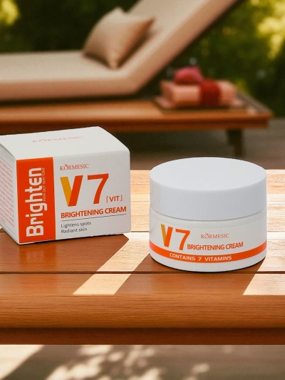 Osvetlitvena krema za obraz s kompleksom 7 vitaminov