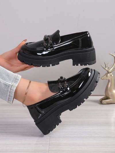 Royalfashion Ženske lakirane lofsice Arieda